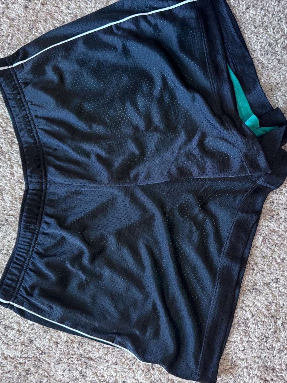 Lululemon Double Layered Mesh Shorts XL - Picture 4 of 5